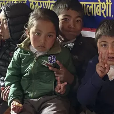 garçons et filles népalaise